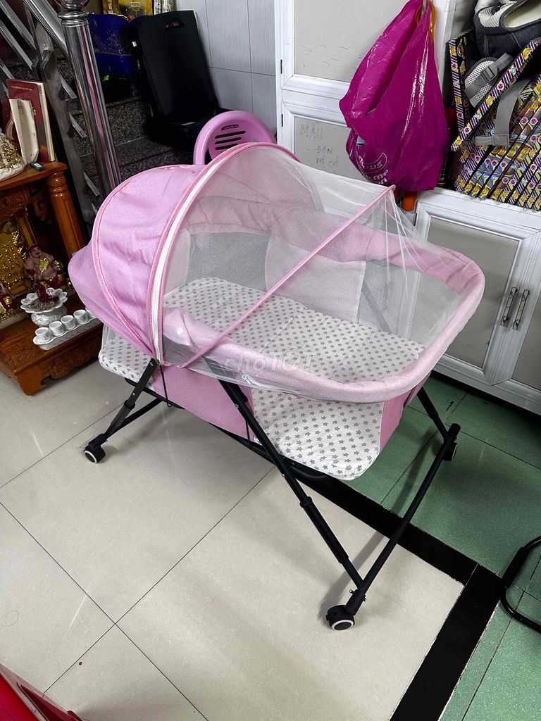 Nôi em bé hồng gấp gọn bập bênh. Mua bán Mẹ và bé tại Thành phố Châu Đốc An Giang được đăng bởi Katthat hình 1