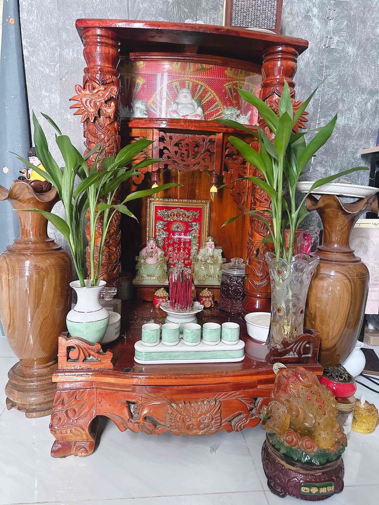 Bàn thờ Gỗ Nâu đỏ. Mua bán Nội thất, đồ gia dụng khác tại Thành phố Dĩ An Bình Dương được đăng bởi Kim Chung hình 1