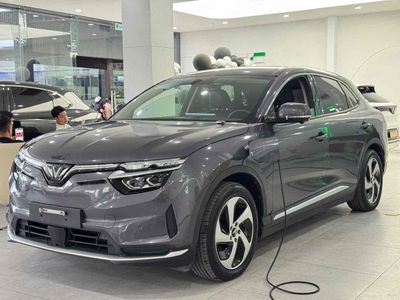 Bán xe VinFast VF8S màu xám đẹp Free sạc KM >80 Tr