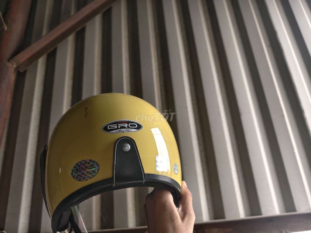Mũ bảo hiểm GRO Vàng 56-58 cm Mới. Mua bán Phụ kiện thời trang khác tại Quận Thanh Xuân Hà Nội được đăng bởi Bụi Đời Giải Phóng hình 1