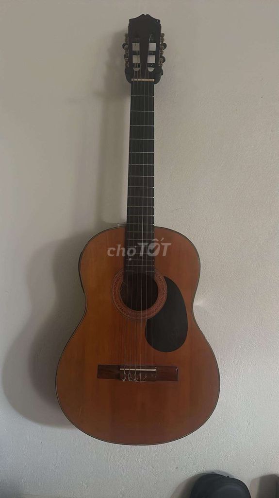 Đàn guitar Gỗ Nâu cho người mới bắt đầu. Mua bán Nhạc cụ tại Huyện Kim Bảng Hà Nam được đăng bởi Tạ Phất hình 1