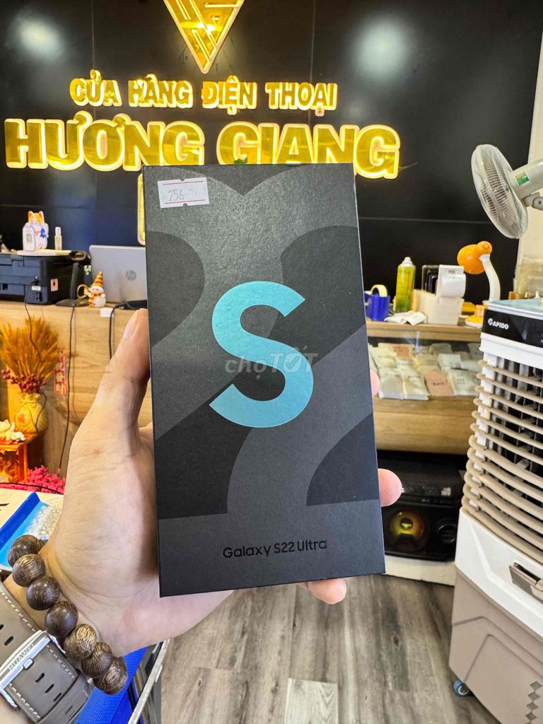 Samsung  S22 Ultra 12/256G fullbox chính hãng. Mua bán Điện thoại tại Thành phố Bến Tre Bến Tre được đăng bởi HươngGiangmobile hình 1