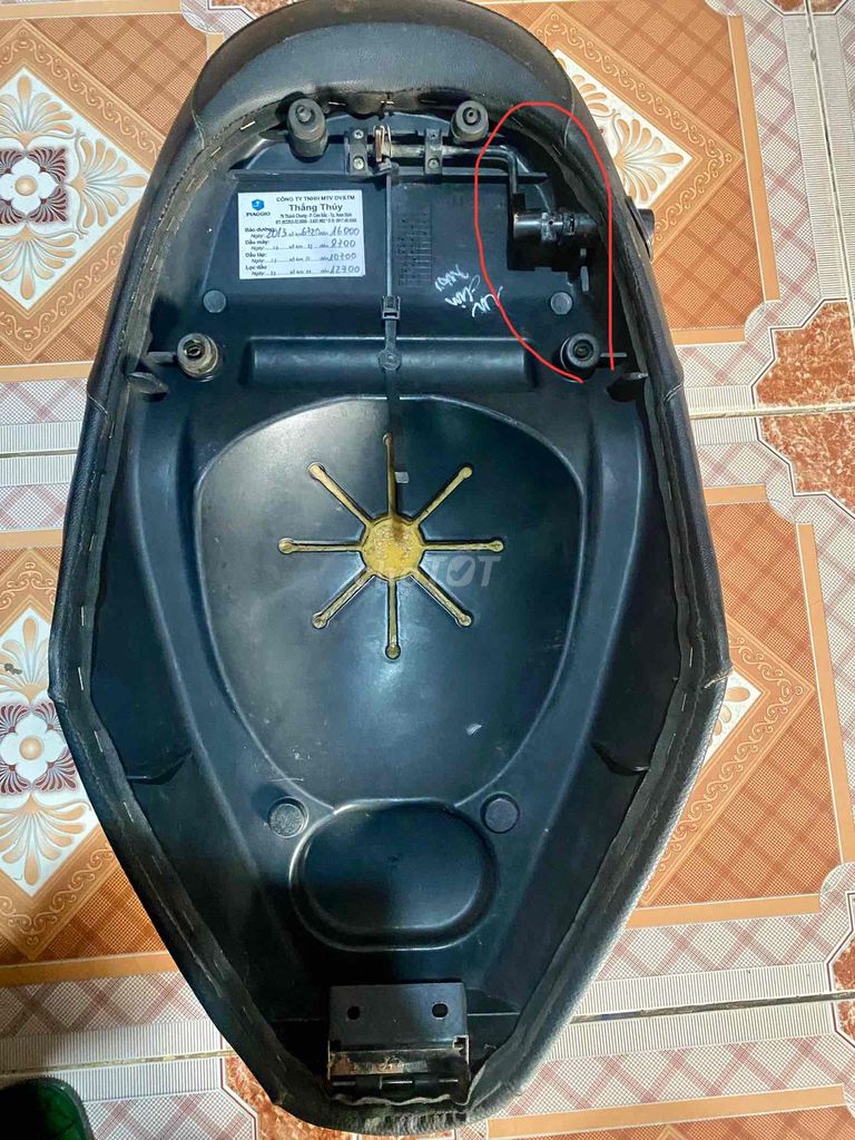 Vỏ yên xe máy Liberty. Mua bán Phụ tùng xe tại Huyện Hải Hậu Nam Định được đăng bởi Dương hình 4