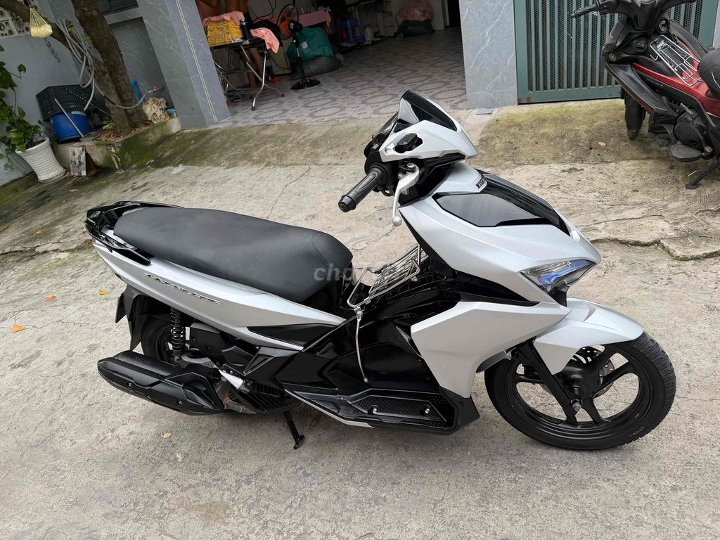 Honda Air Blade 125cc bạc postro