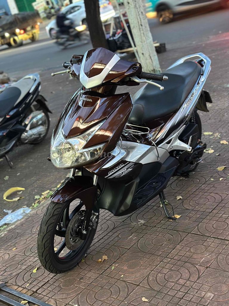 Honda Air Blade 2010 màu Nâu bạc. Mua bán Xe máy tại Thành phố Pleiku Gia Lai được đăng bởi Xe Máy Nguyễn Vũ Gialai hình 13