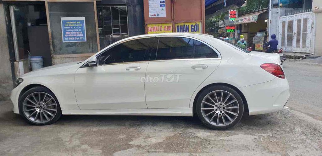 Mercedes-Benz C300 2017 Trắng 77910 km. Mua bán Ô tô tại Quận Gò Vấp Tp Hồ Chí Minh được đăng bởi bủberry  hình 3