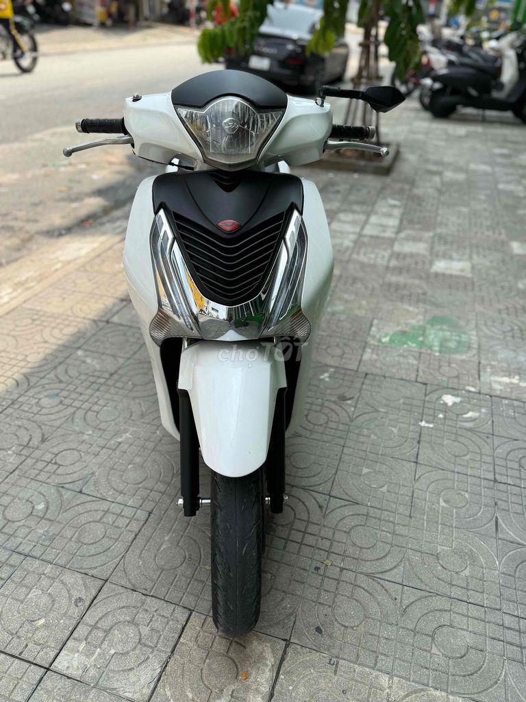 Хонда SH 150 белая 150 куб. см