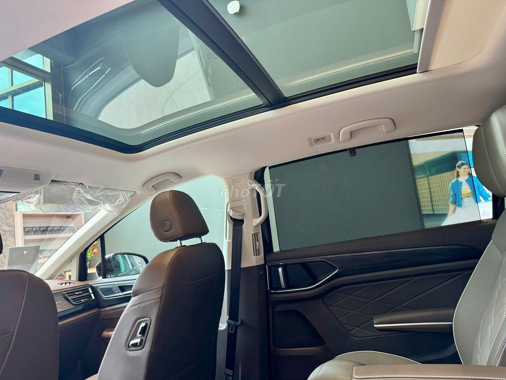 Volkswagen Viloran Đỏ- Giá tốt giao ngay, Giảm sâu. Mua bán Ô tô tại Quận 5 Tp Hồ Chí Minh được đăng bởi Kim Hà Volkswagen Sài Gòn  hình 3