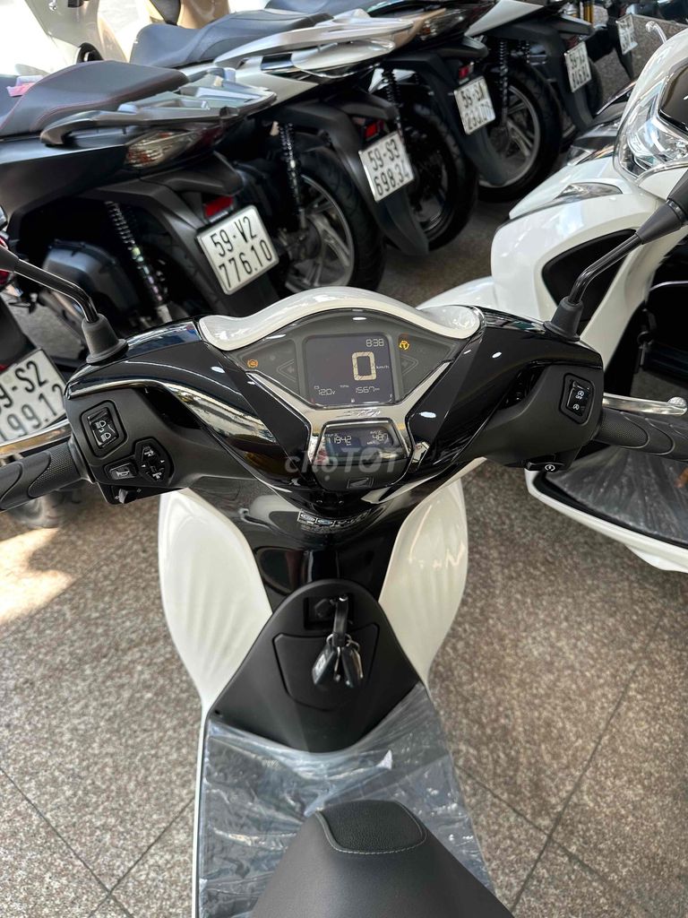 SH 125i ABS + HSTC 8/2025 Trắng BSTP Chính Chủ. Mua bán Xe máy tại Quận Phú Nhuận Tp Hồ Chí Minh được đăng bởi Ngô Hà hình 3