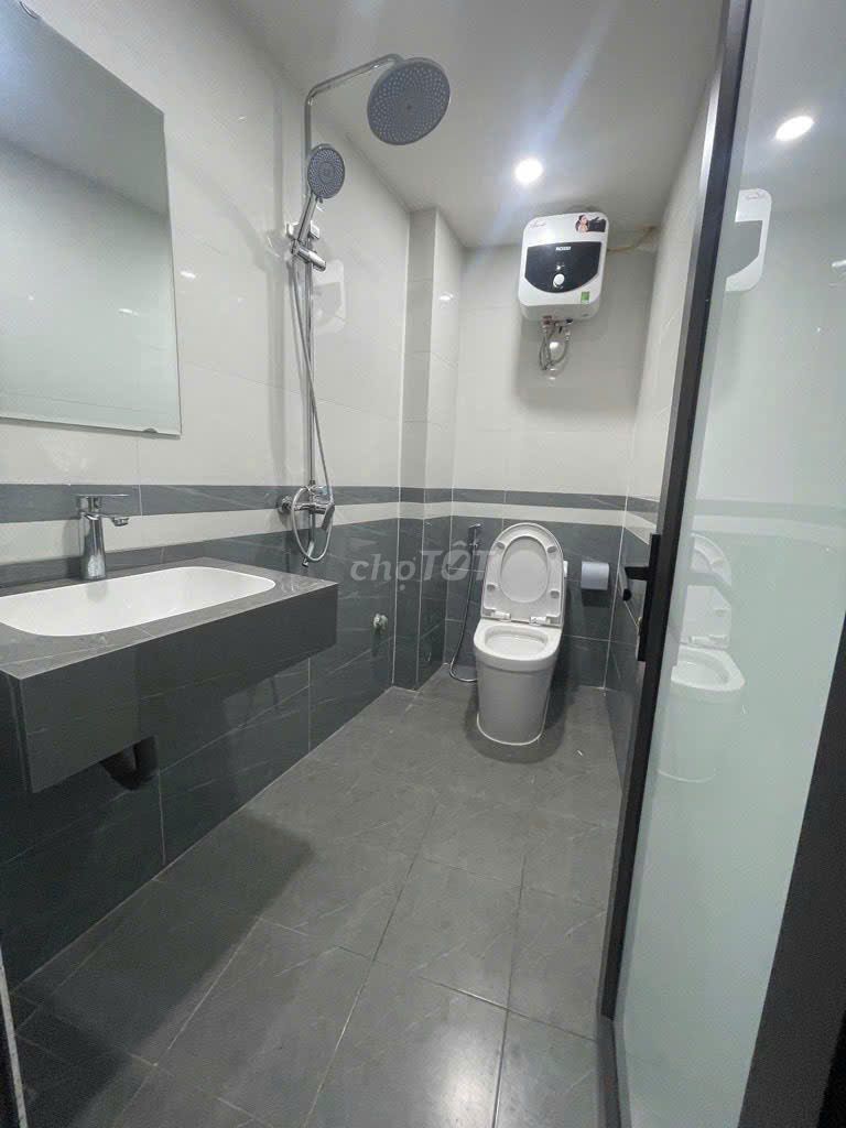 Продается 246, зал ожидания - 5 этажей, 58 кв. м - сейчас новый дом