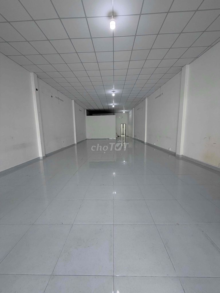 CHO THUÊ KHO 250m2 13tr tl CÓ VĂN PHÒNG  NỀN GẠCH MEN TRẦN CAO THOÁNG