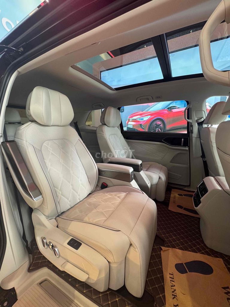 Volkswagen Viloran Đen 7 chỗ. Mua bán Ô tô tại Quận 5 Tp Hồ Chí Minh được đăng bởi Hưng Trang Volkswagen hình 9