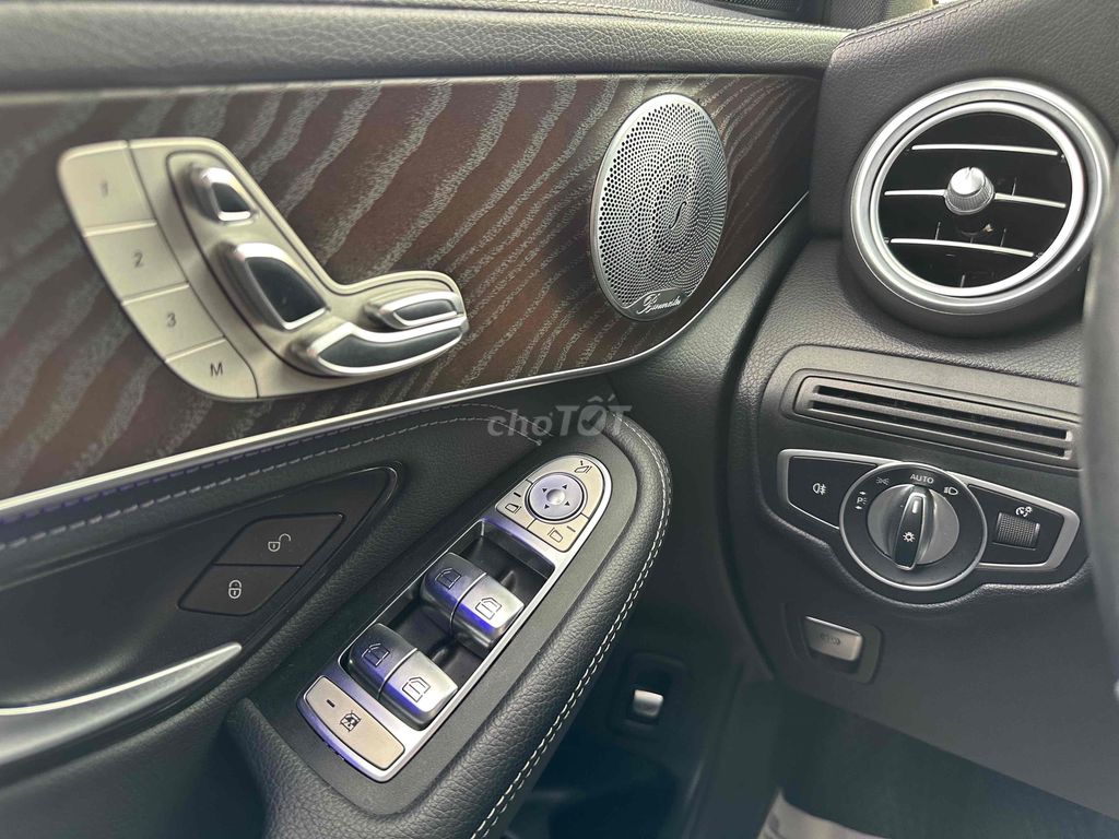 Mercedes Benz GLC 200 Sx 2020 4Matic Đen 56000km. Mua bán Ô tô tại Quận Cầu Giấy Hà Nội được đăng bởi Vũ Kiên hình 11