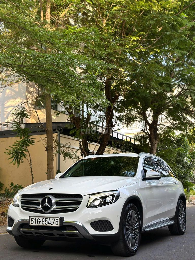Merc GLC250 4Matic Trắng/Kem Odo chỉ 60 ngàn Km. Mua bán Ô tô tại Quận 8 Tp Hồ Chí Minh được đăng bởi Gon Nguyen hình 2