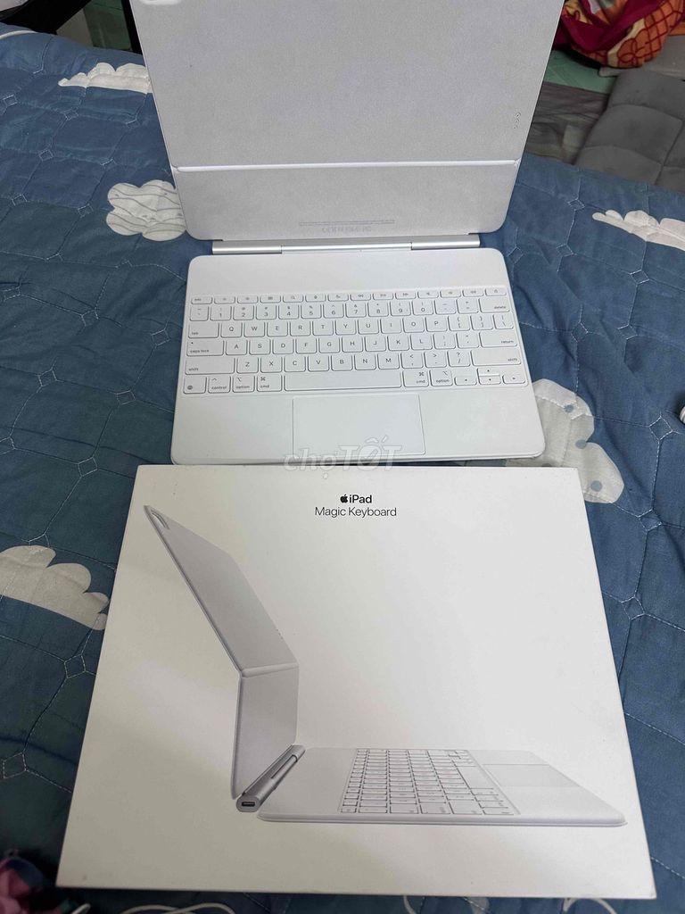Bàn phím Apple Magic Keyboard 13inch for Ipad air. Mua bán Phụ kiện (Màn hình, Chuột...) tại Quận Bình Tân Tp Hồ Chí Minh được đăng bởi Trần Trọng Khiêm hình 1