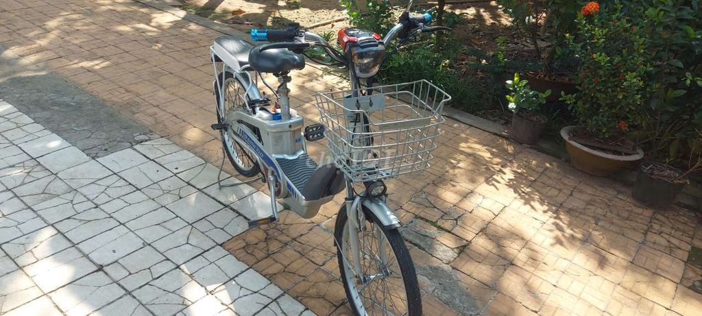Xe đạp điện đời đầu như hình. Mua bán Xe điện tại Thành phố Long Xuyên An Giang được đăng bởi KhoiNguyen hình 2