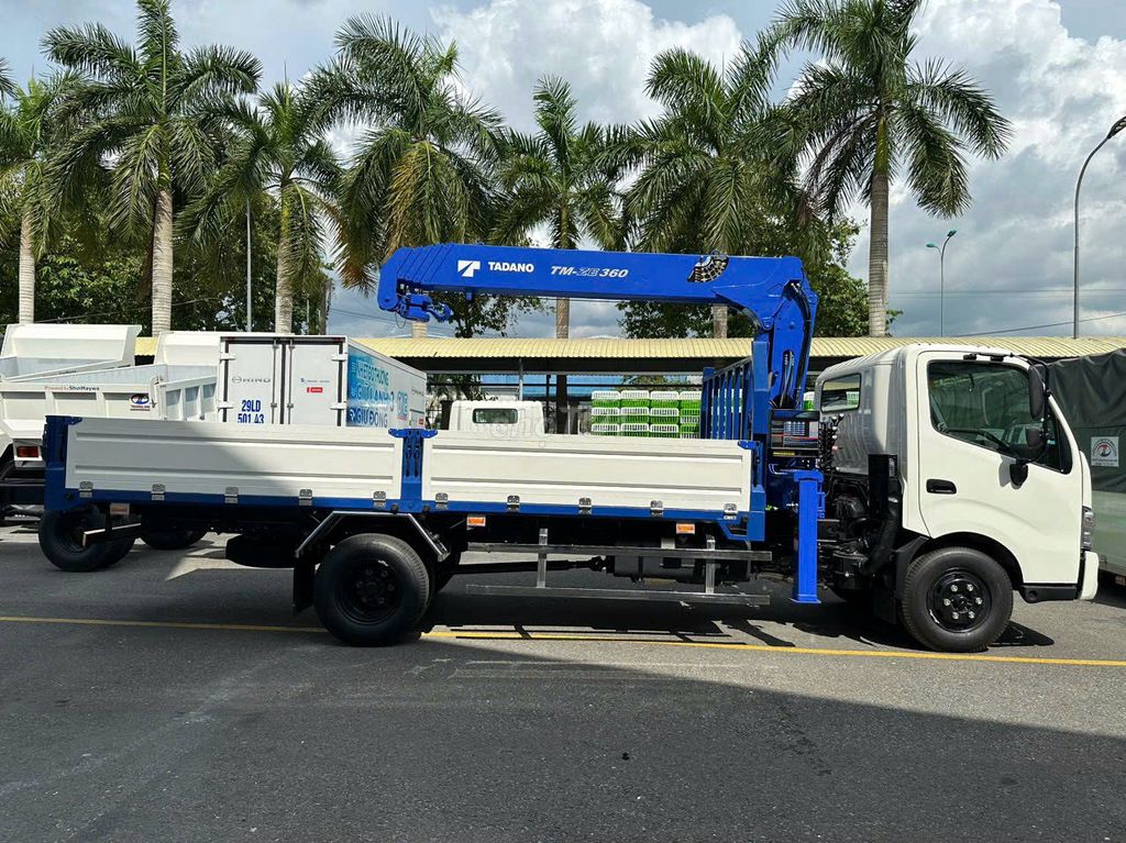 Tải cẩu HINO 3T3 cần 3 tấn 5 khúc tú chéo giá tốt