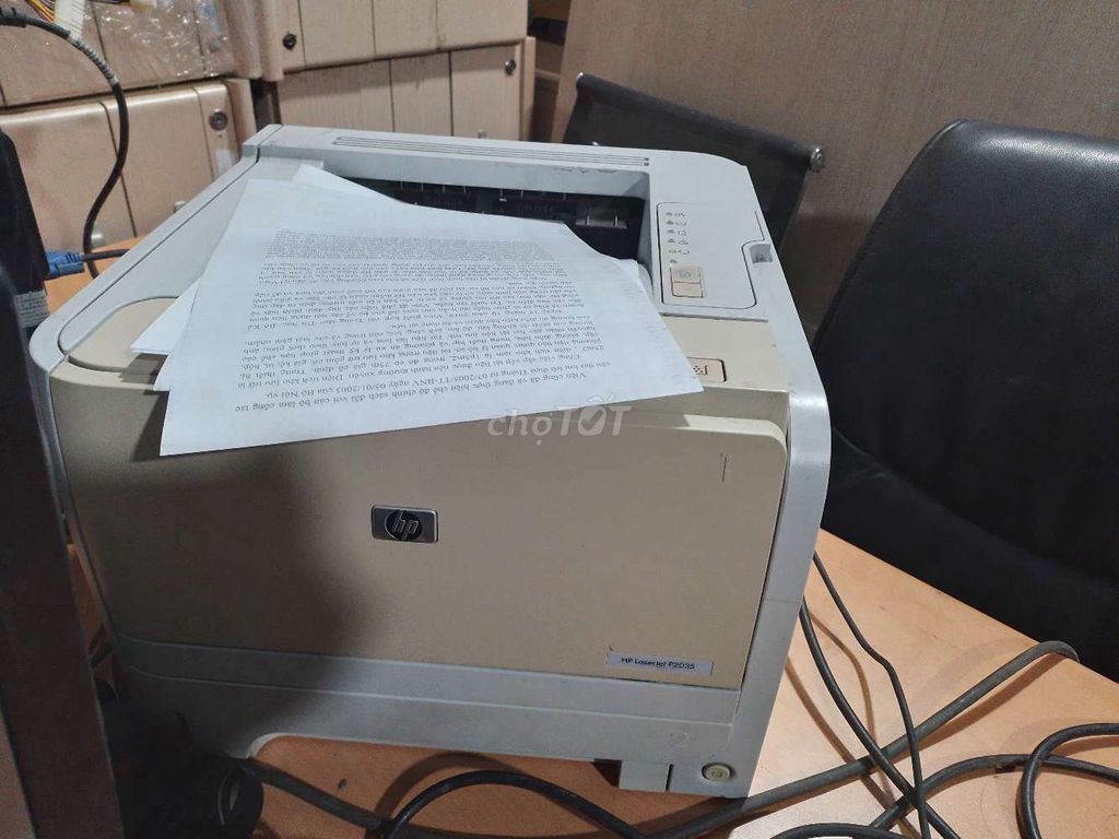 Máy in laser đen trắng Hp 2035 đang sử dụng