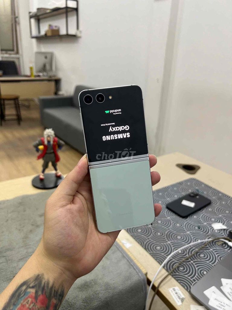 Samsung Z Flip 5 256GB Xám. Mua bán Điện thoại tại Quận Đống Đa Hà Nội được đăng bởi KT Hà Nội Mobile hình 1