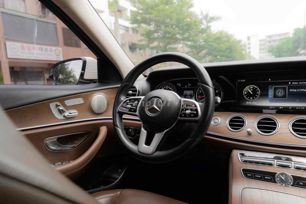 E200 Facelift - 2019 màu trắng/ nt nâu sang trọng. Mua bán Ô tô tại Quận 7 Tp Hồ Chí Minh được đăng bởi Dương Phương hình 12