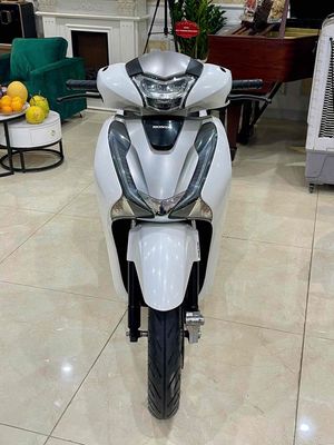 XE MÁY 68 - Honda Sh 150 CBS 2018 Trắng Sport. Mua bán Xe máy tại Quận Hai Bà Trưng Hà Nội được đăng bởi Đức Anh