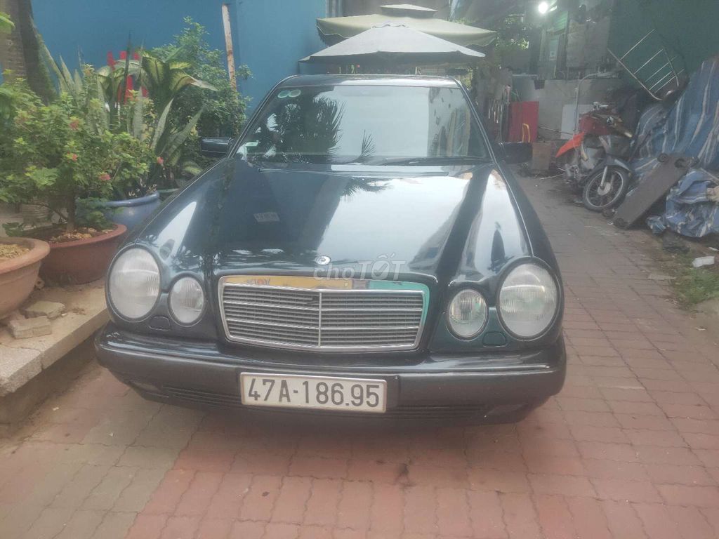 Mercedes Benz E230, xe rất đẹp