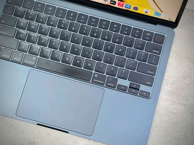 Apple MacBook Air M2 13.6 inch. Mua bán Laptop tại Quận Bình Tân Tp Hồ Chí Minh được đăng bởi Nguyễn Hữu Duy