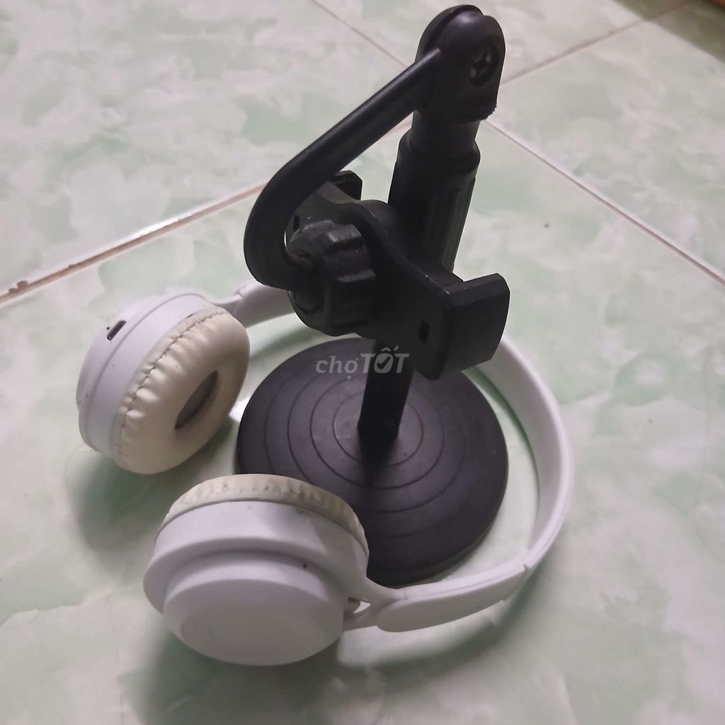 Tai nghe nhựa màu trắng. Mua bán Tivi, Âm thanh tại Thành phố Thủ Đức Tp Hồ Chí Minh được đăng bởi Mi hình 1