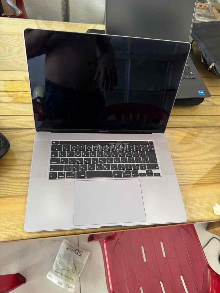 Màn MacBook Pro 16 inch. Mua bán Laptop tại Thành phố Bến Tre Bến Tre được đăng bởi lê minh  mobile hình 1