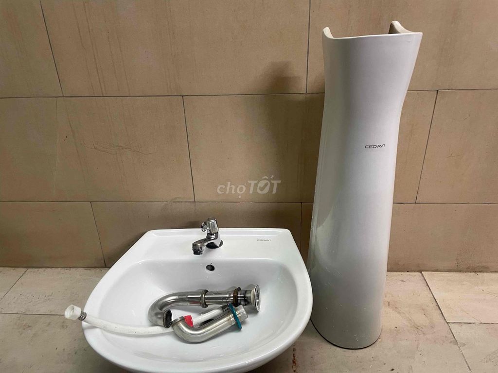 Lavabo rửa mặt Ceravi treo tường. Mua bán Thiết bị vệ sinh, nhà tắm tại Quận Bình Thạnh Tp Hồ Chí Minh được đăng bởi NGUYỄN VĂN HÀO hình 1