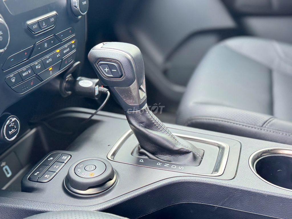 FORD EVEREST 2020 TITANIUM 4X4 SIÊU LƯỚT. Mua bán Ô tô tại Quận 3 Tp Hồ Chí Minh được đăng bởi Duy Vỹ hình 6