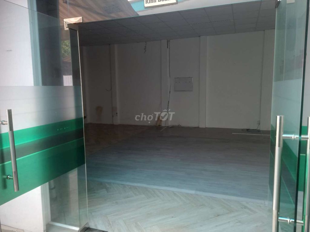 Cần sang gấp văn phòng dt 272 m2