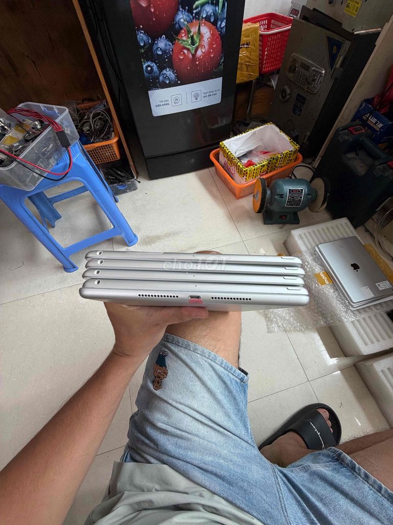 Apple iPad Gen 8 Wifi 32GB Bạc. Mua bán Máy tính bảng tại Quận Đống Đa Hà Nội được đăng bởi Nguyễn Huy Dũng hình 1