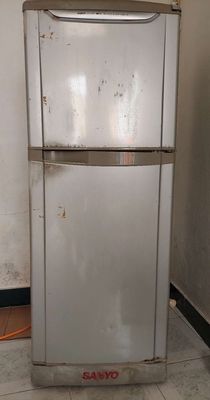 Thanh lý tủ lạnh Sanyo SR-13HN