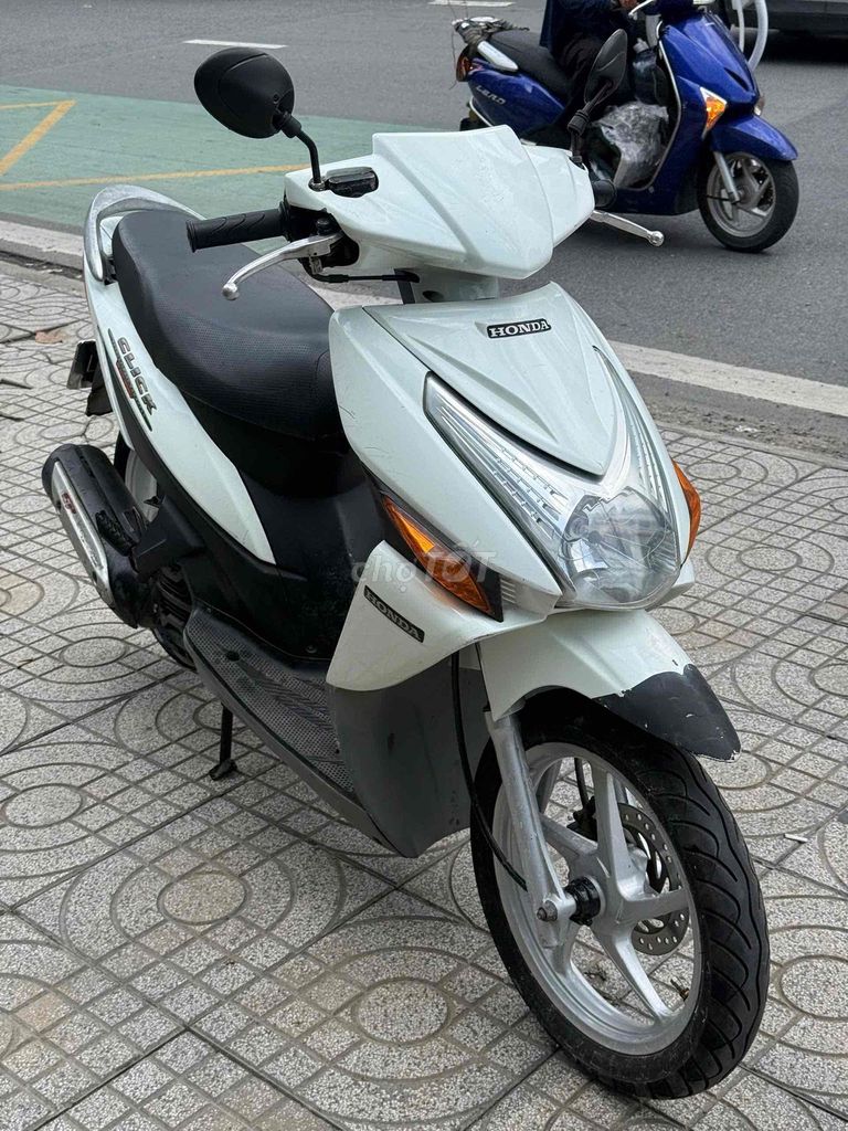 Honda Click 2008, белый, городской номер