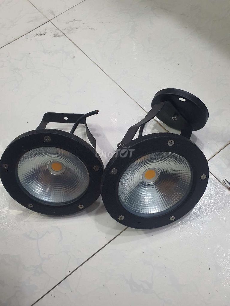 Thanh lý 2 đèn rọi cỏ ngoài trời, 10w, bh 6 tháng