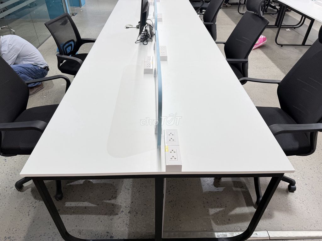 Bàn làm việc Gỗ, Kim loại Trắng 1m2x1m2. Mua bán Đồ dùng văn phòng tại Quận Cẩm Lệ Đà Nẵng được đăng bởi Dũng Quốc Đoàn hình 1