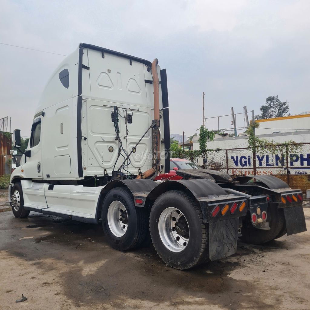 Bán đầu FreightLiner Cascadia 2010. Giá 510tr