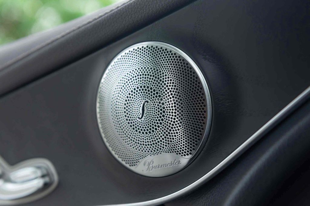 Mercedes GLC300 2018 1 chủ Trắng // Nâu. Mua bán Ô tô tại Quận 7 Tp Hồ Chí Minh được đăng bởi Nguyễn Lê Trung hình 20