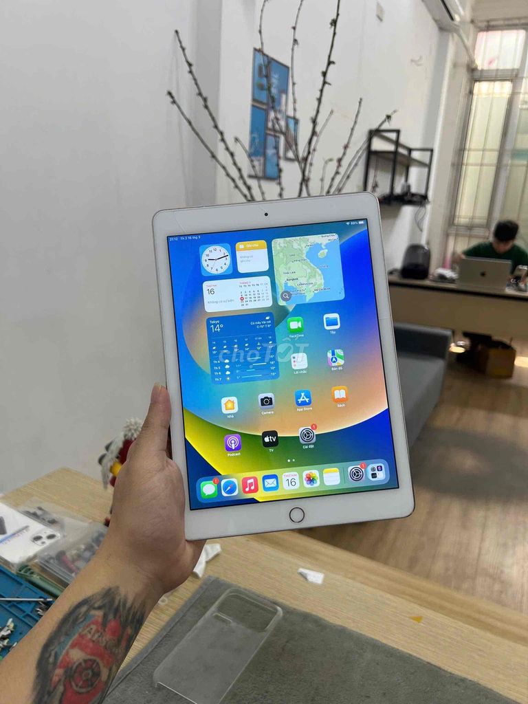 Apple iPad Pro 9.7 128GB Vàng Like New. Mua bán Máy tính bảng tại Quận Đống Đa Hà Nội được đăng bởi KT Hà Nội Mobile hình 1