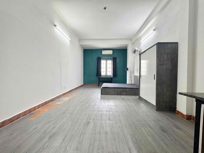 Q12 Gần ĐH Nguyễn Tất Thành, Máy lạnh, Cửa sổ trời rộng 30m2