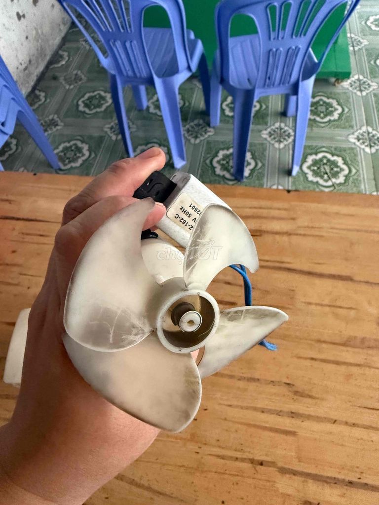 Quạt tủ lạnh Trắng Đã sử dụng. Mua bán Tủ lạnh tại Thị xã Tân Uyên Bình Dương được đăng bởi Trịnh Đức hình 1