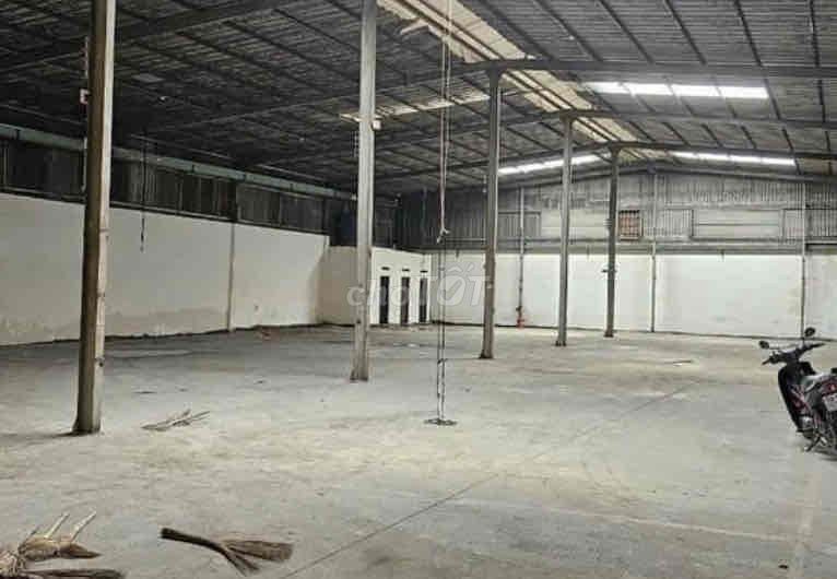 Kho xưởng cho thuê 800m2 mái cao thoáng