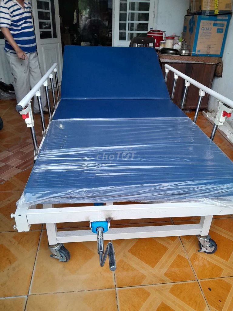 Giường y tế nâng hạ đầu. Mua bán Giường, chăn ga gối nệm tại Thành phố Biên Hòa Đồng Nai được đăng bởi huy nguyen hình 1