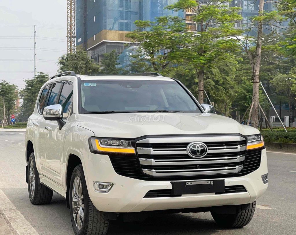 Toyota Land Cruiser LC300 2023 3.5 V6 - 21000 km. Mua bán Ô tô tại Quận 1 Tp Hồ Chí Minh được đăng bởi Nguyên hình 3