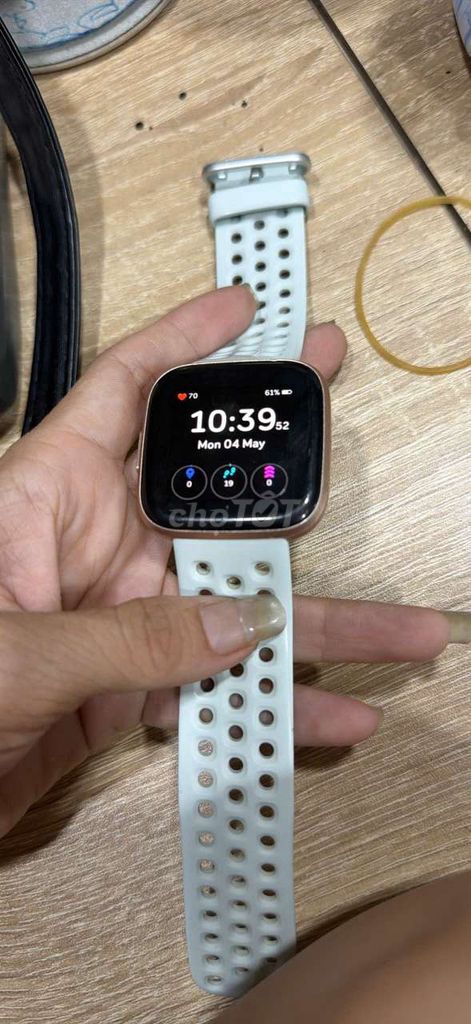 Fitbit Versa 2 Vàng hồng Đã dùng. Mua bán Thiết bị đeo thông minh tại Quận Tân Bình Tp Hồ Chí Minh được đăng bởi Ho Tan Tra hình 1