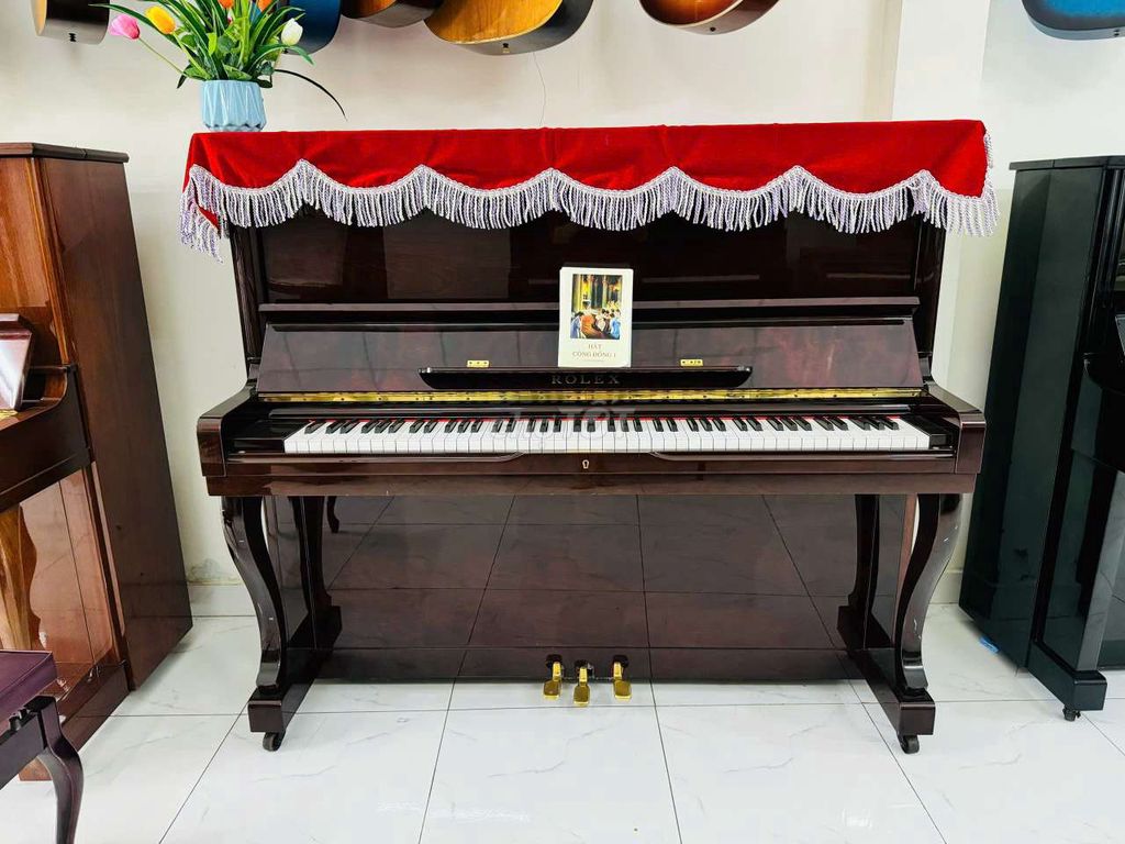 Piano cơ Rolex màu mận xinh xinh- giá hợp lý