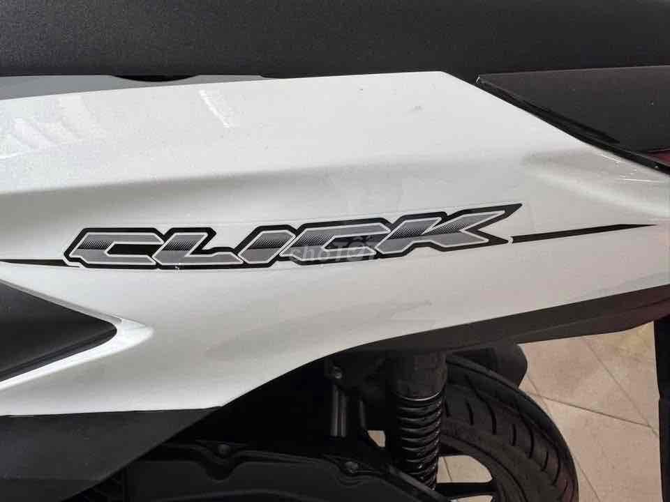 Click 125i smartkey trắng 2025. Mua bán Xe máy tại Quận 11 Tp Hồ Chí Minh được đăng bởi Thành Mazda  hình 5