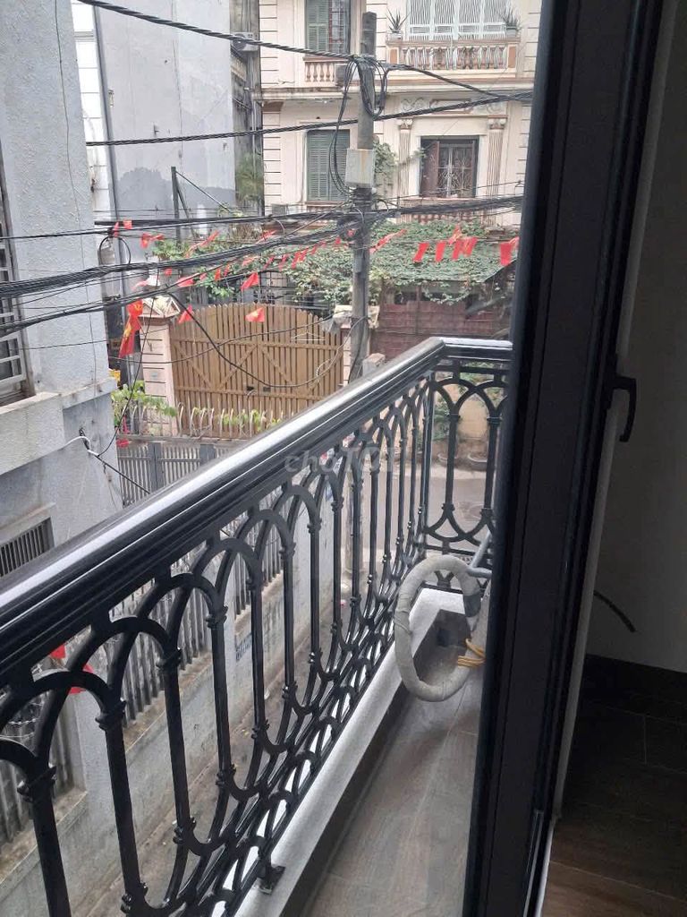 Cho thuê nhà ngõ 89 Lạc Long Quân, Cầu Giấy, có thang máy