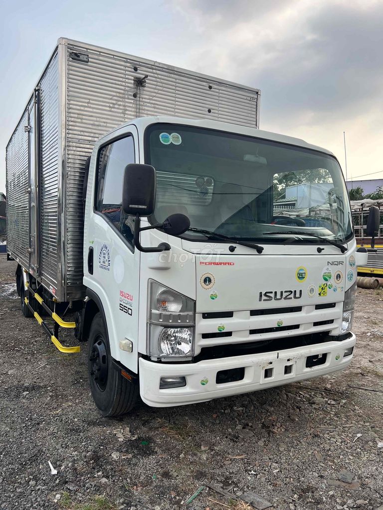 Isuzu5t..2009. .. thùng 6m .2.2..x2.2m..mới như 17